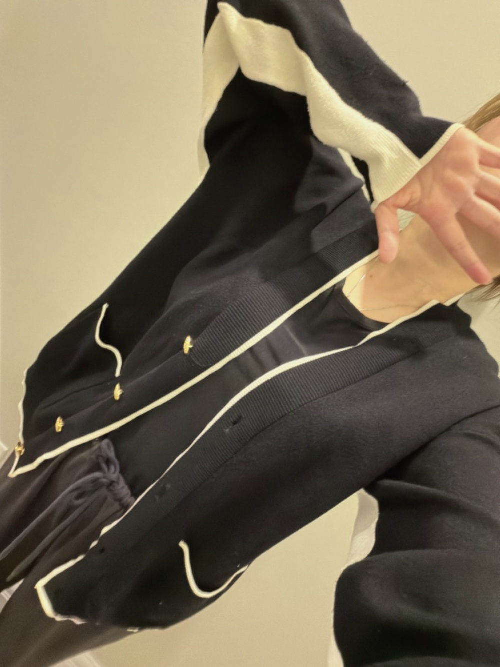 Chic Black Cardigan with Cream Trim - Picture 3 of 3